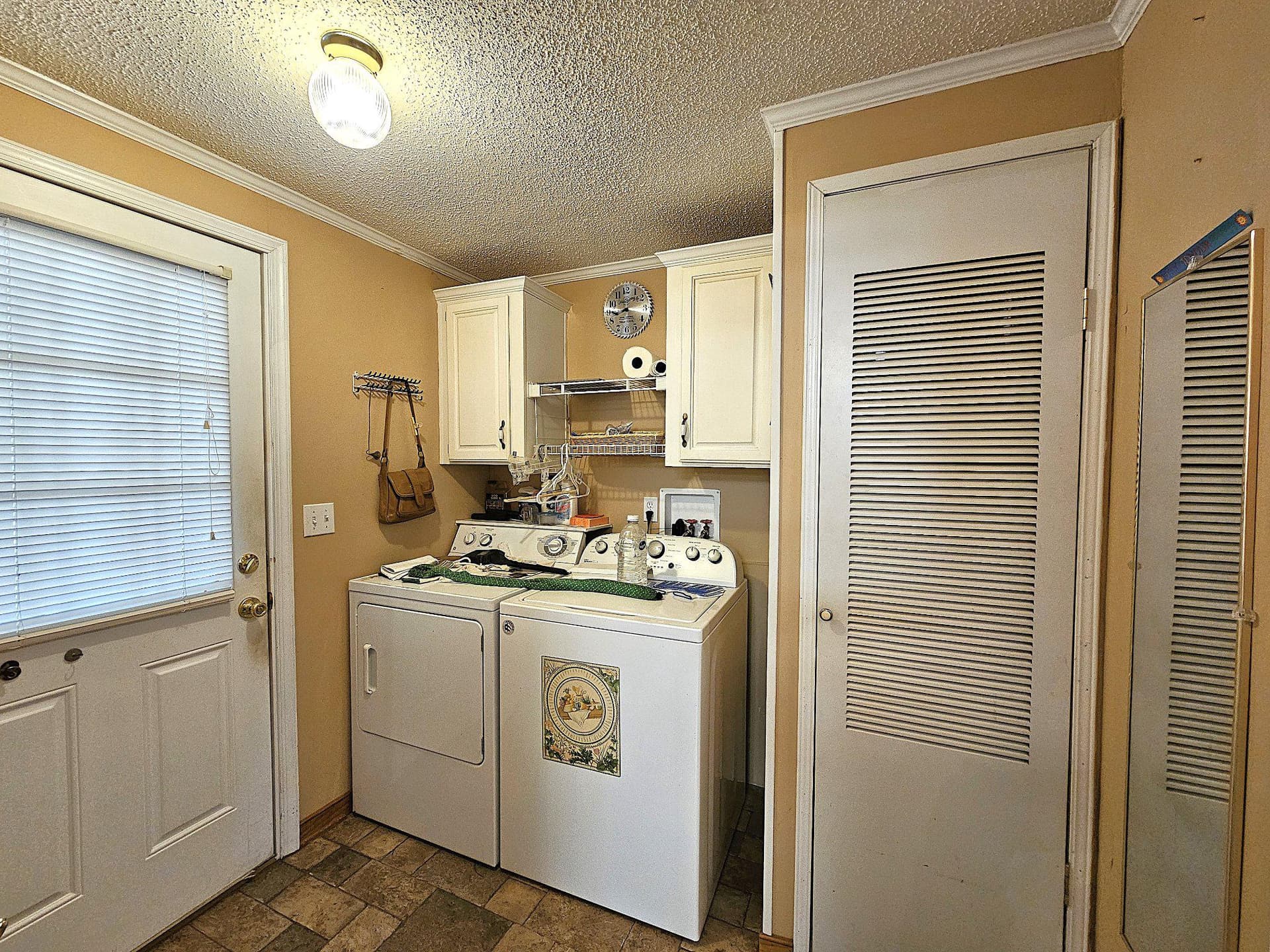 147 Old County Road photo 22