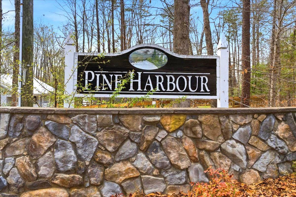 536 Pine Harbour Drive photo 6