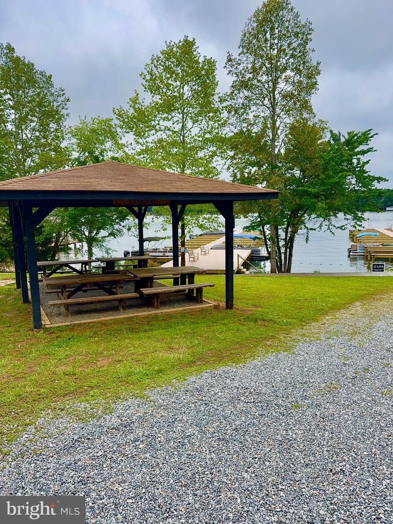 724 Mitchell Point Road photo 47