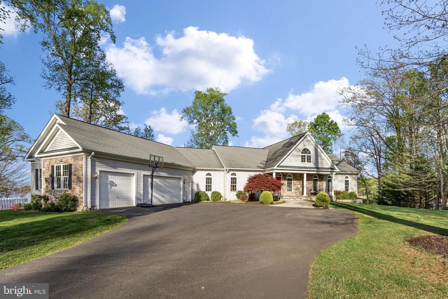 544 Ark Avenue photo 24