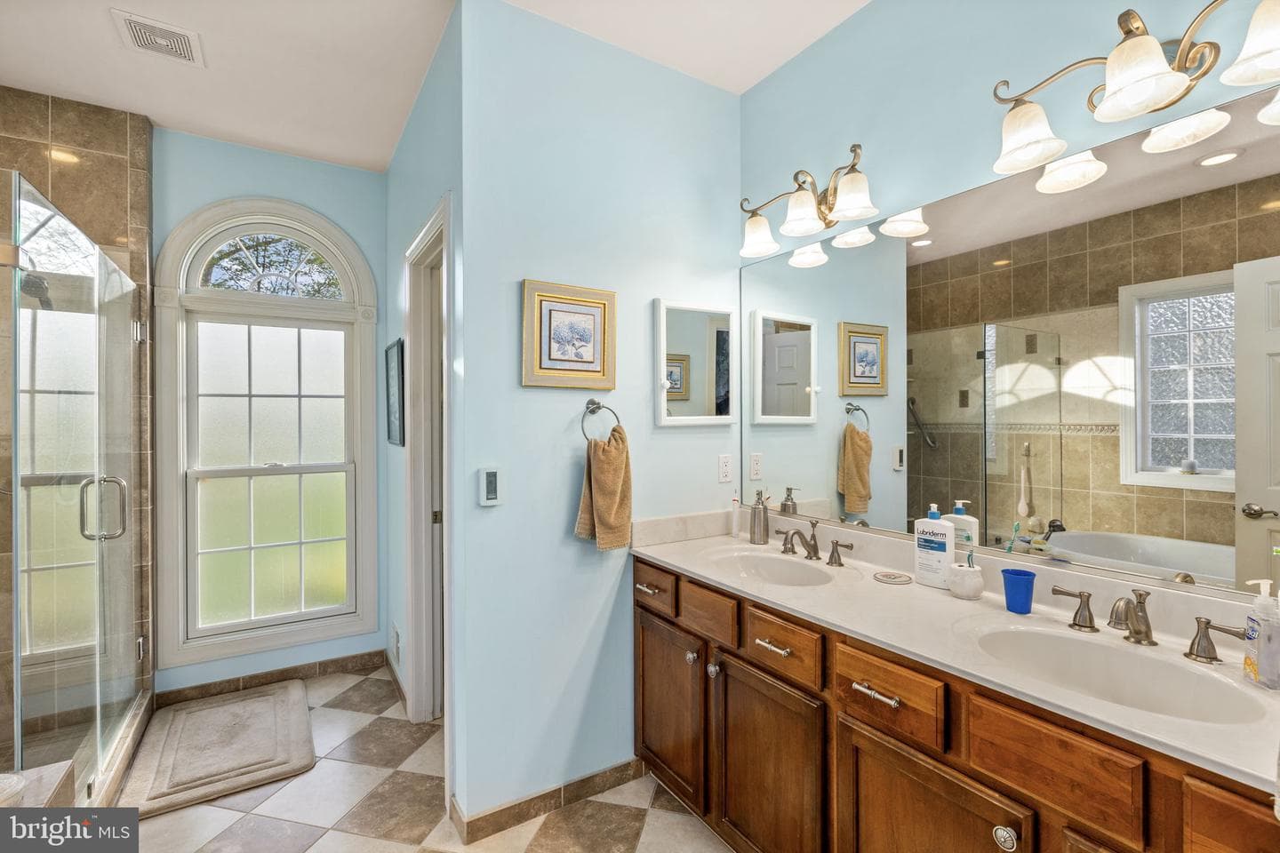 544 Ark Avenue photo 46