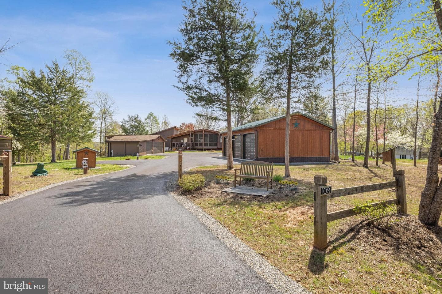 109 White Oak Drive photo 1