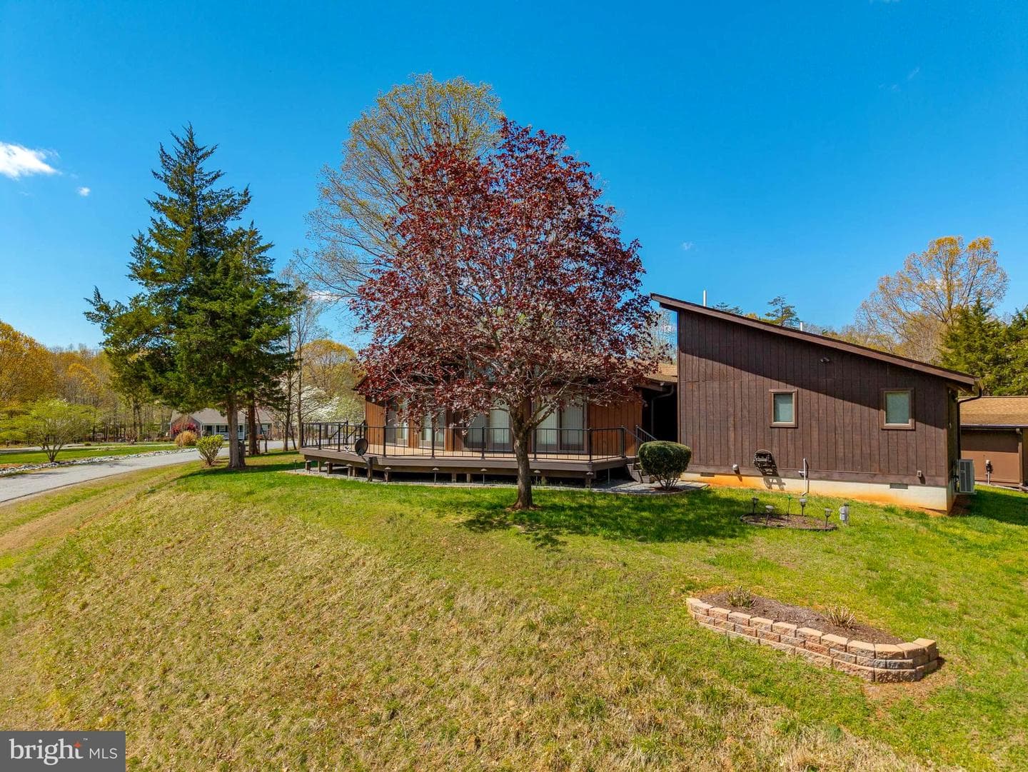 109 White Oak Drive photo 2