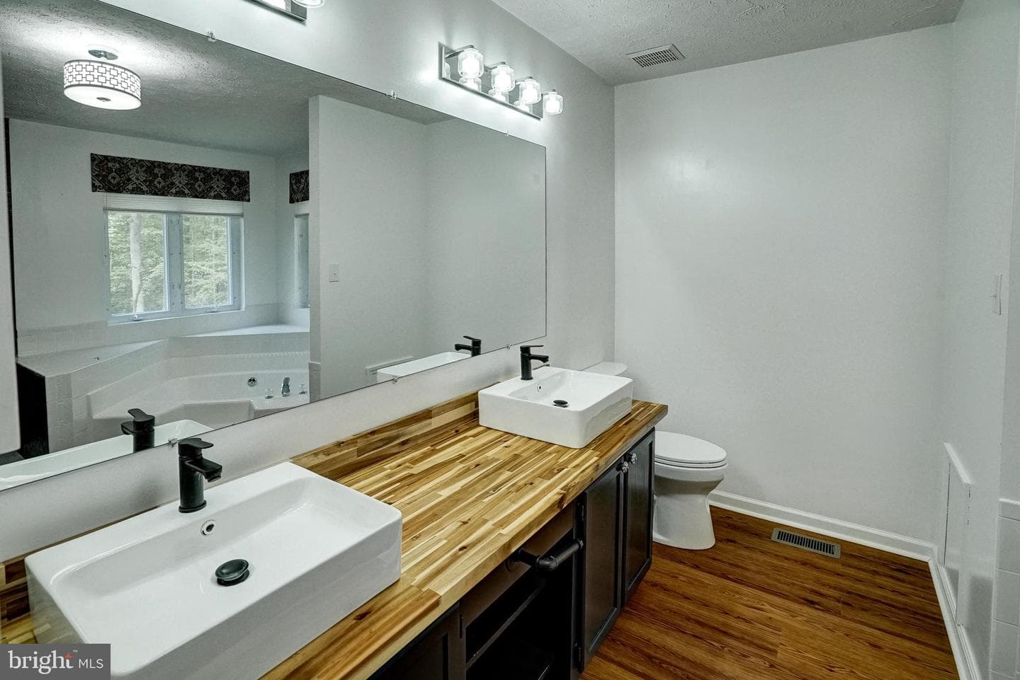 130 Oakleigh Lane photo 31