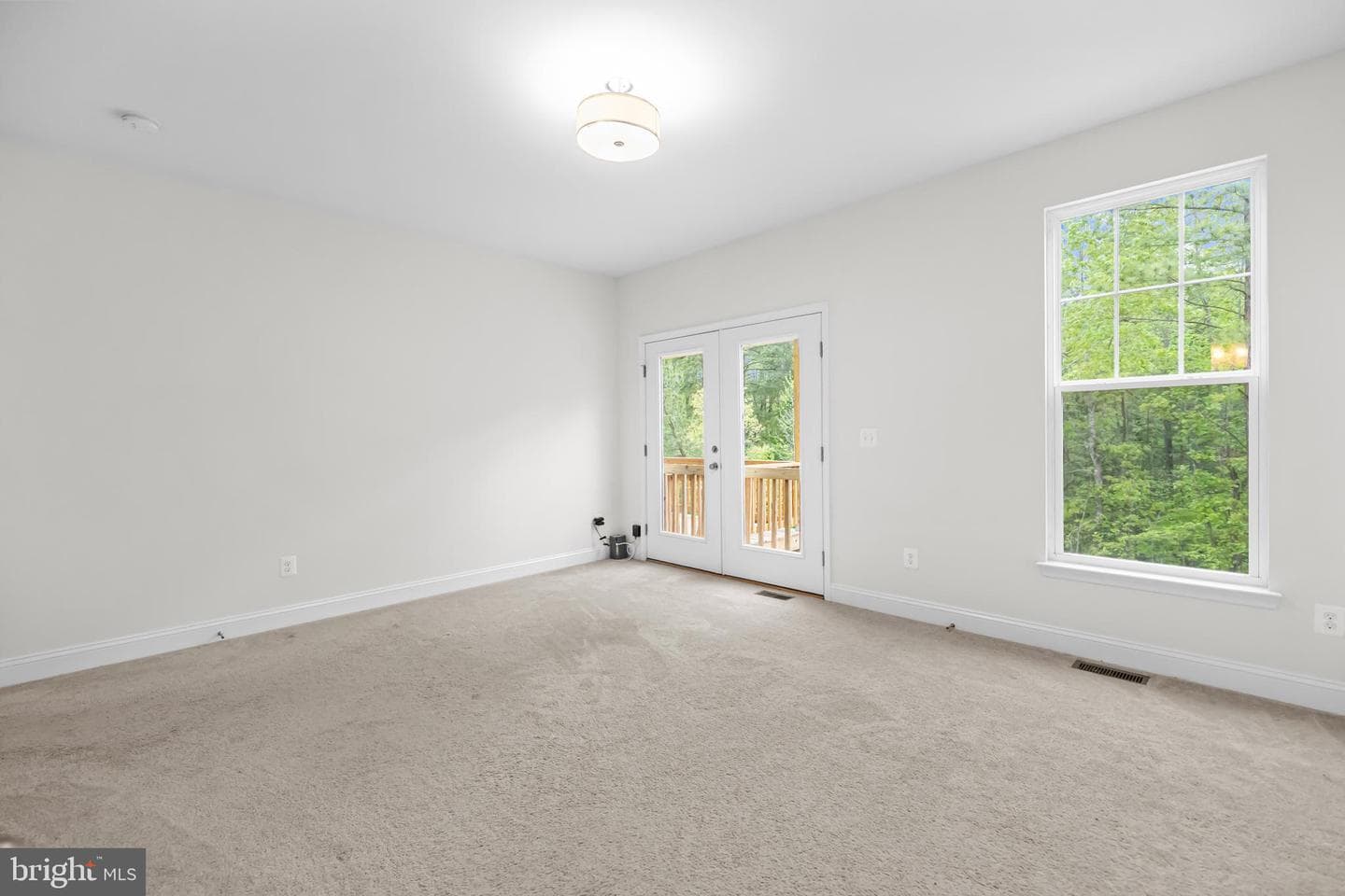 199 Gibson St photo 23