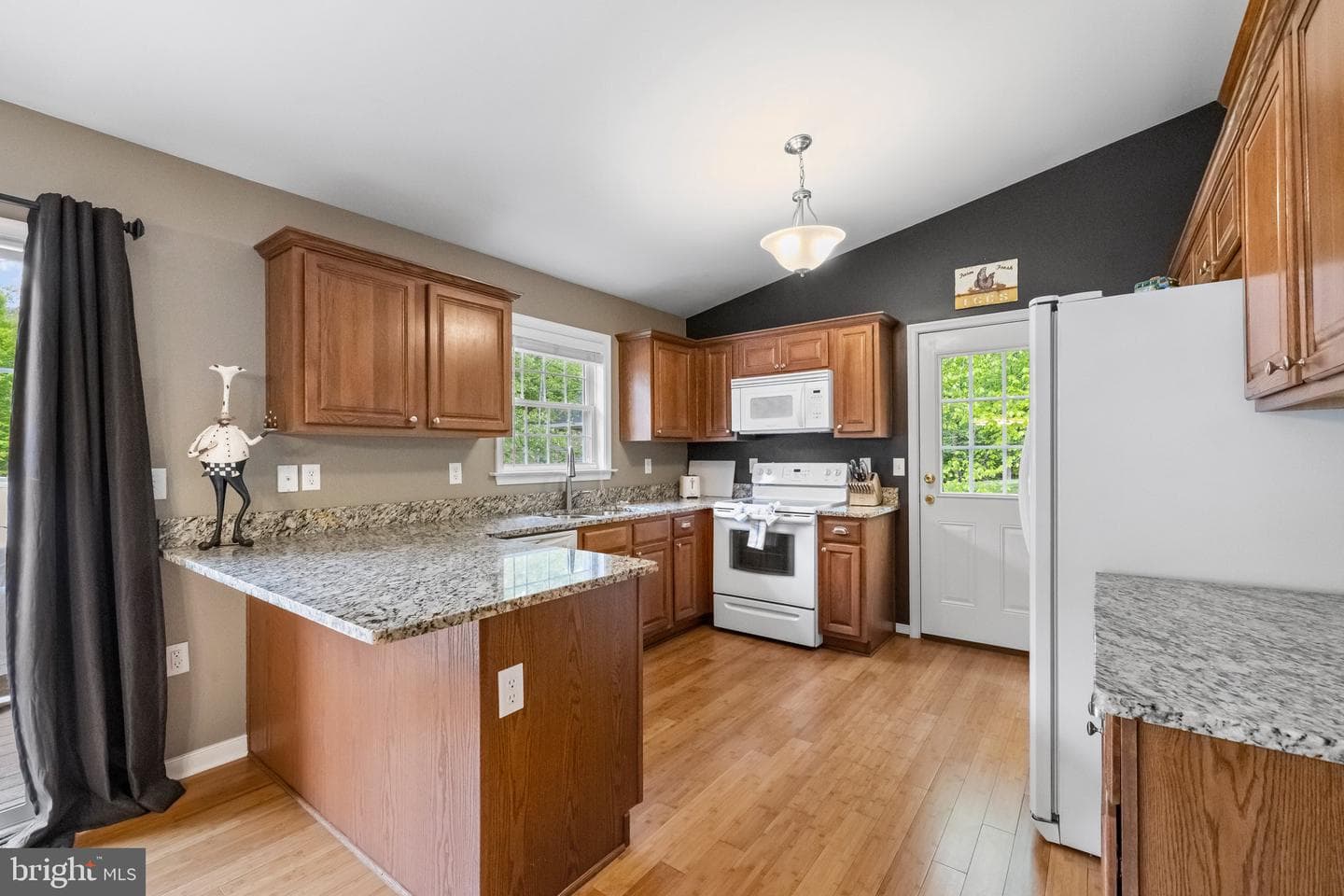 431 Wilson Street photo 10