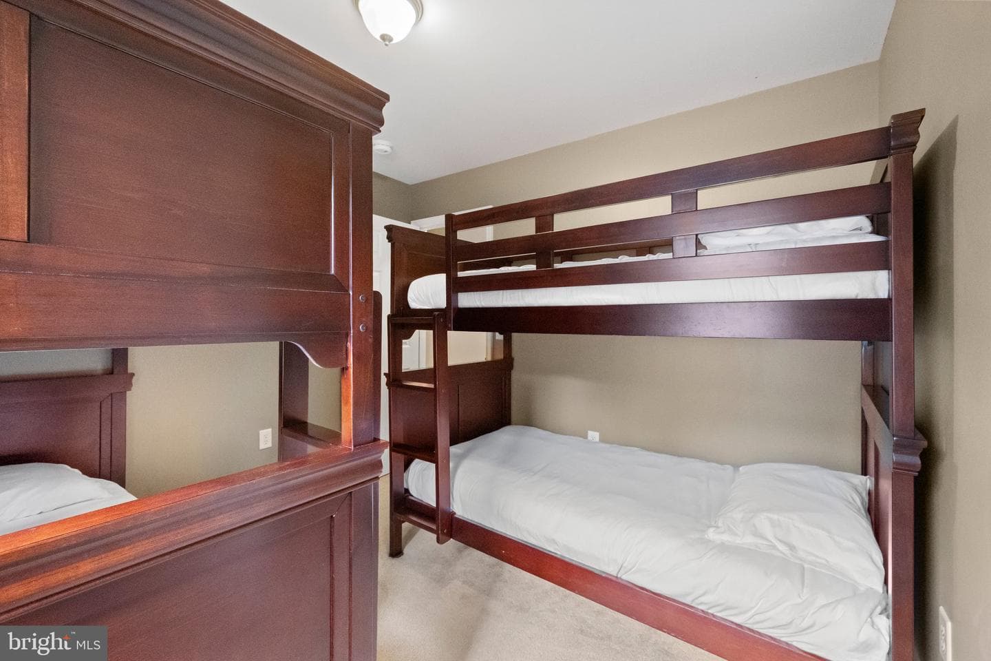 431 Wilson Street photo 25