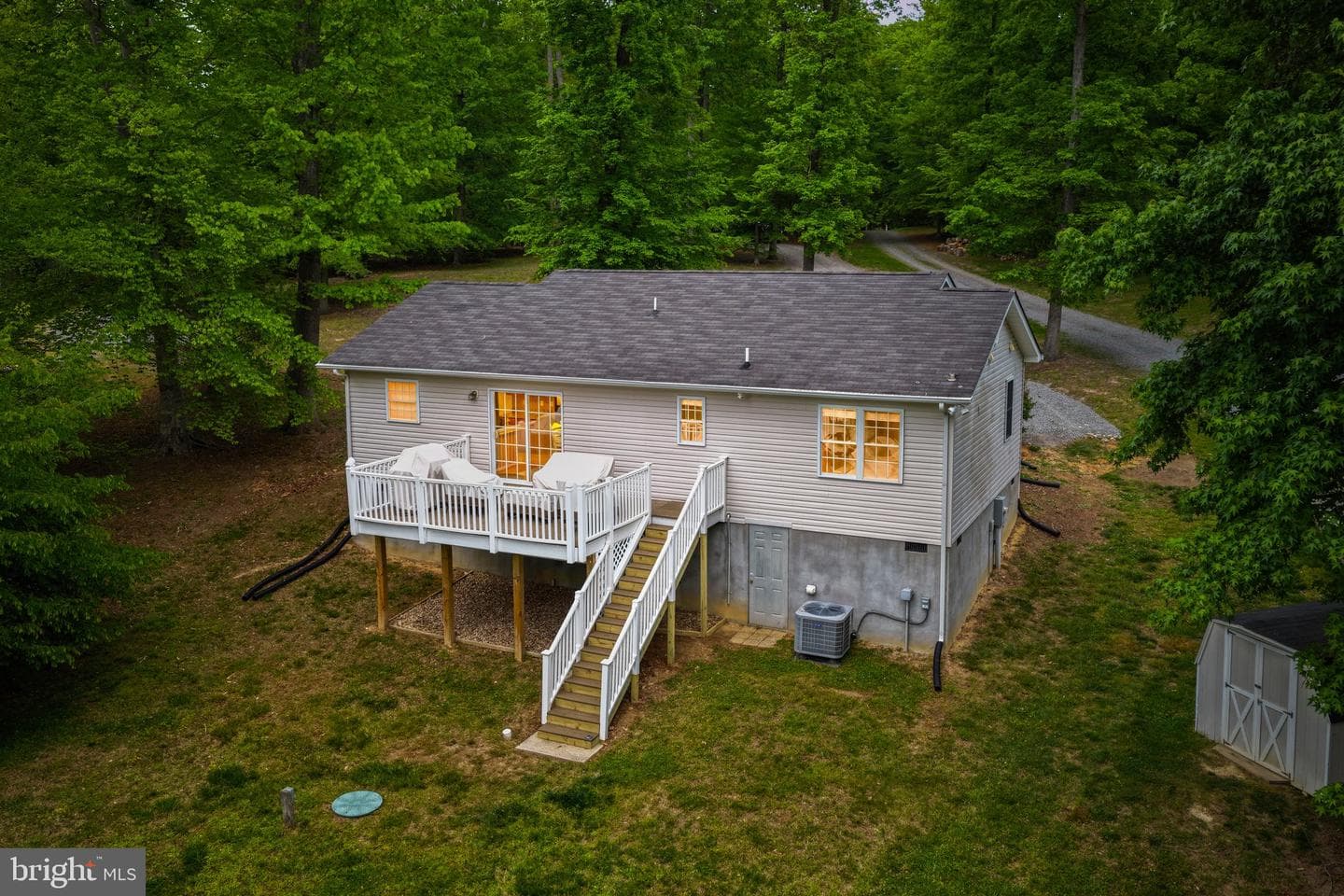431 Wilson Street photo 32