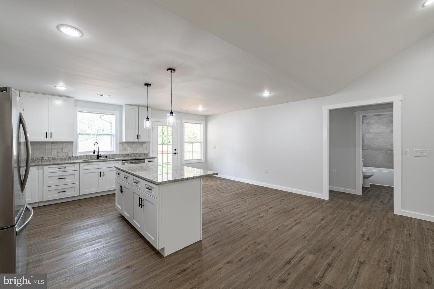 16061 Jefferson Highway photo 11