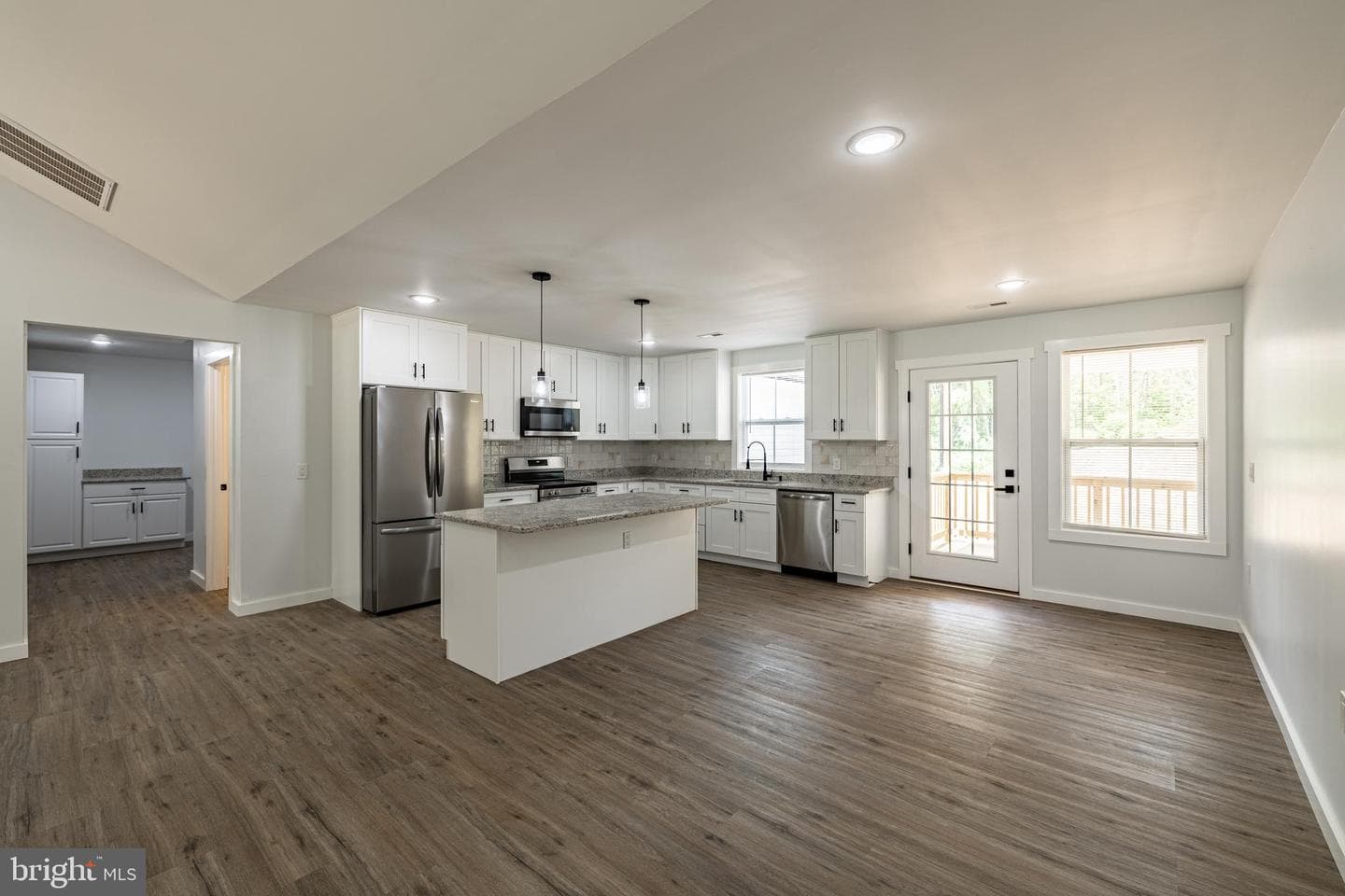 16061 Jefferson Highway photo 12