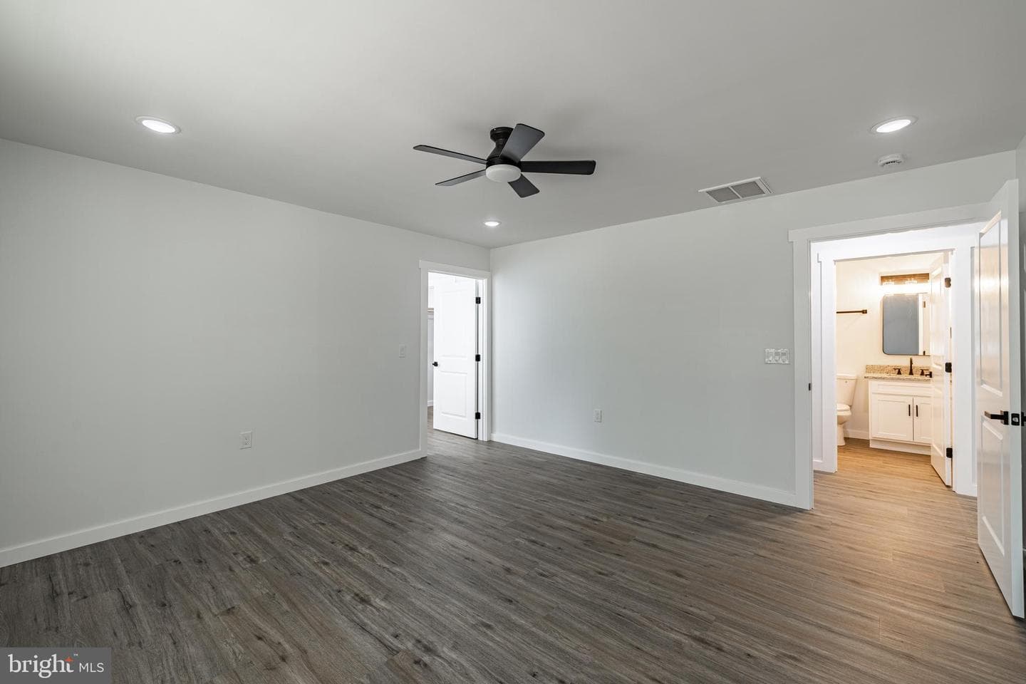 16061 Jefferson Highway photo 24