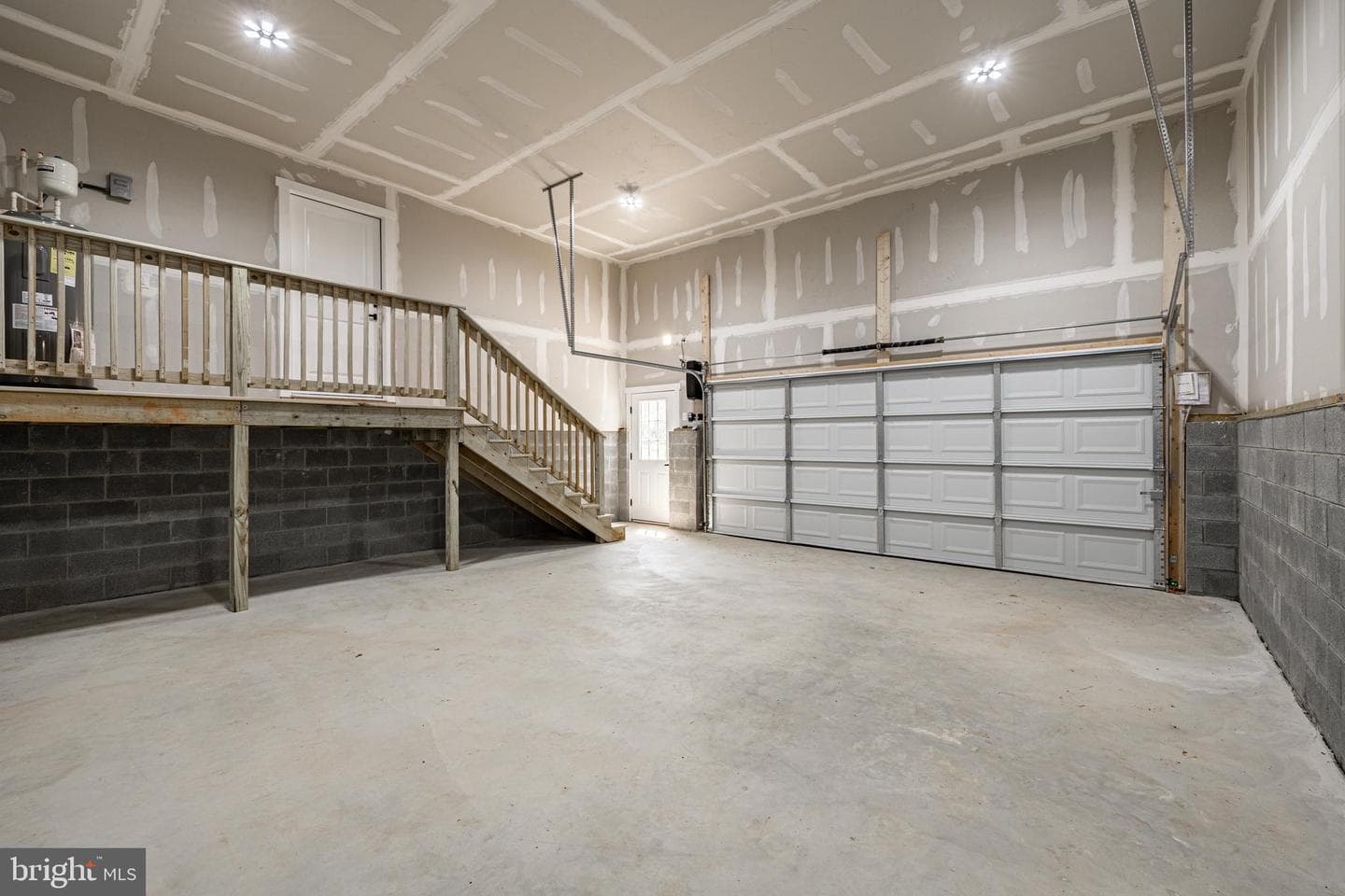 16061 Jefferson Highway photo 34