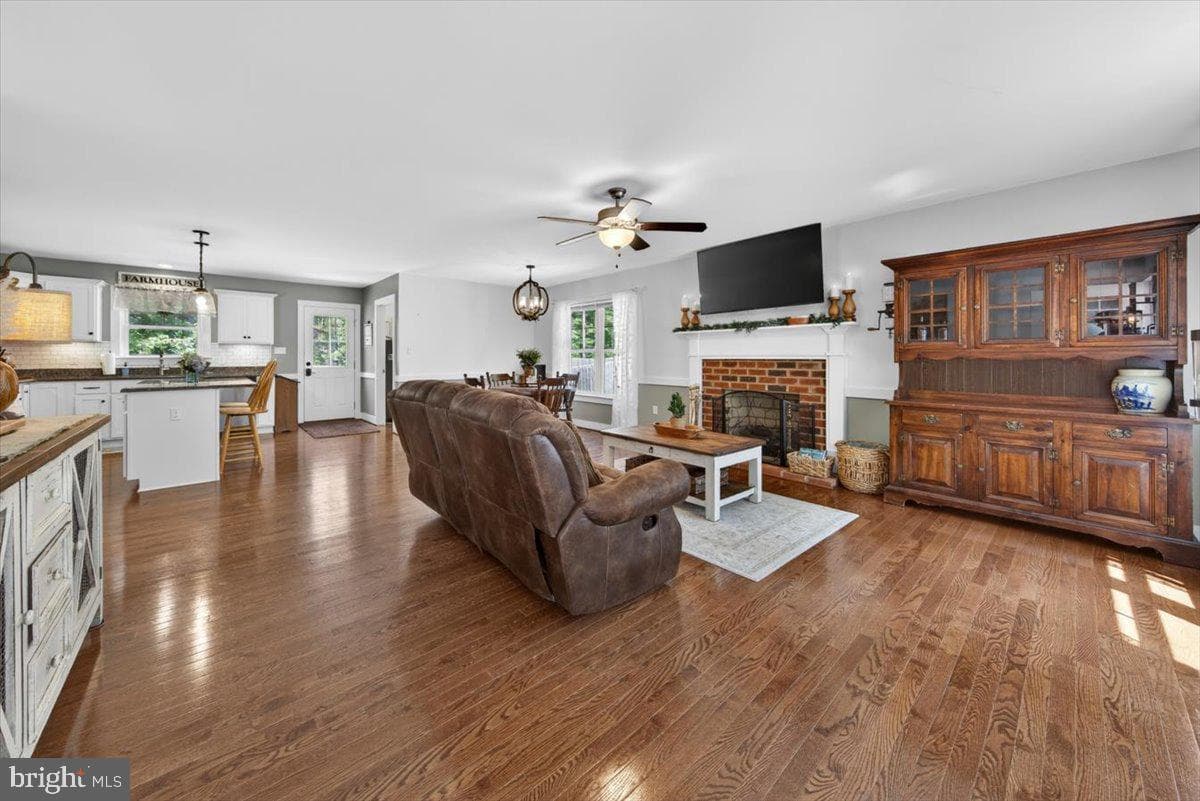 844 Manchester Road photo 27
