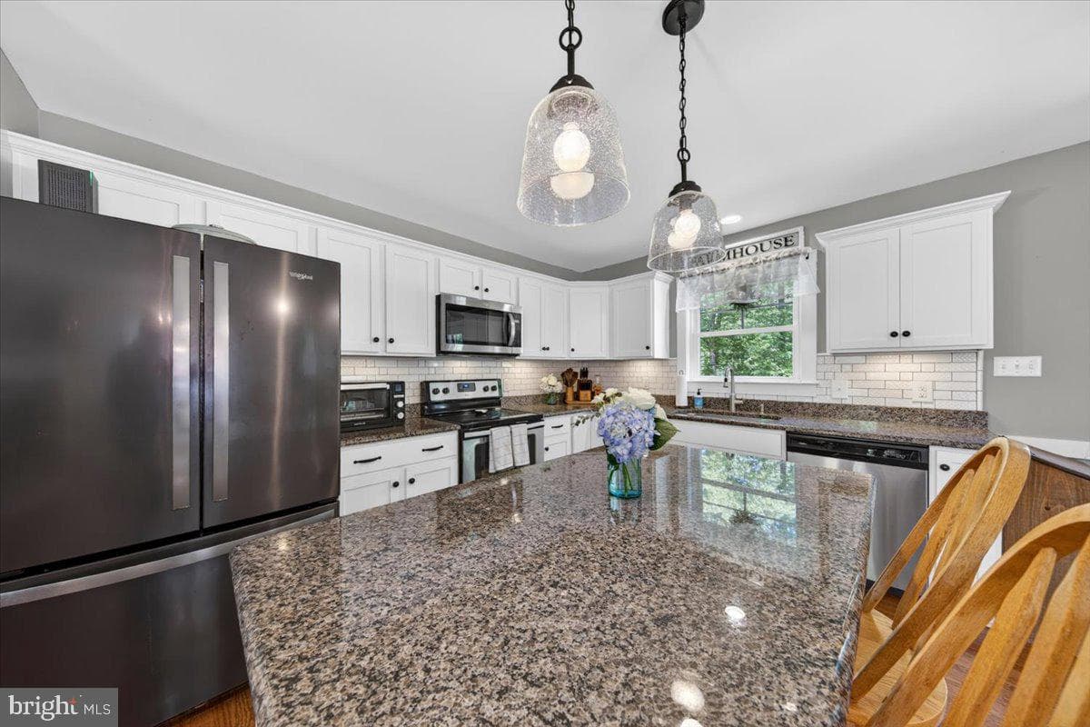 844 Manchester Road photo 9