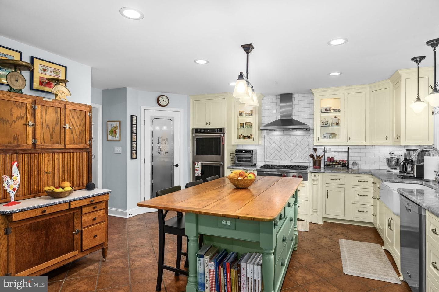 185 Mountain View photo 23