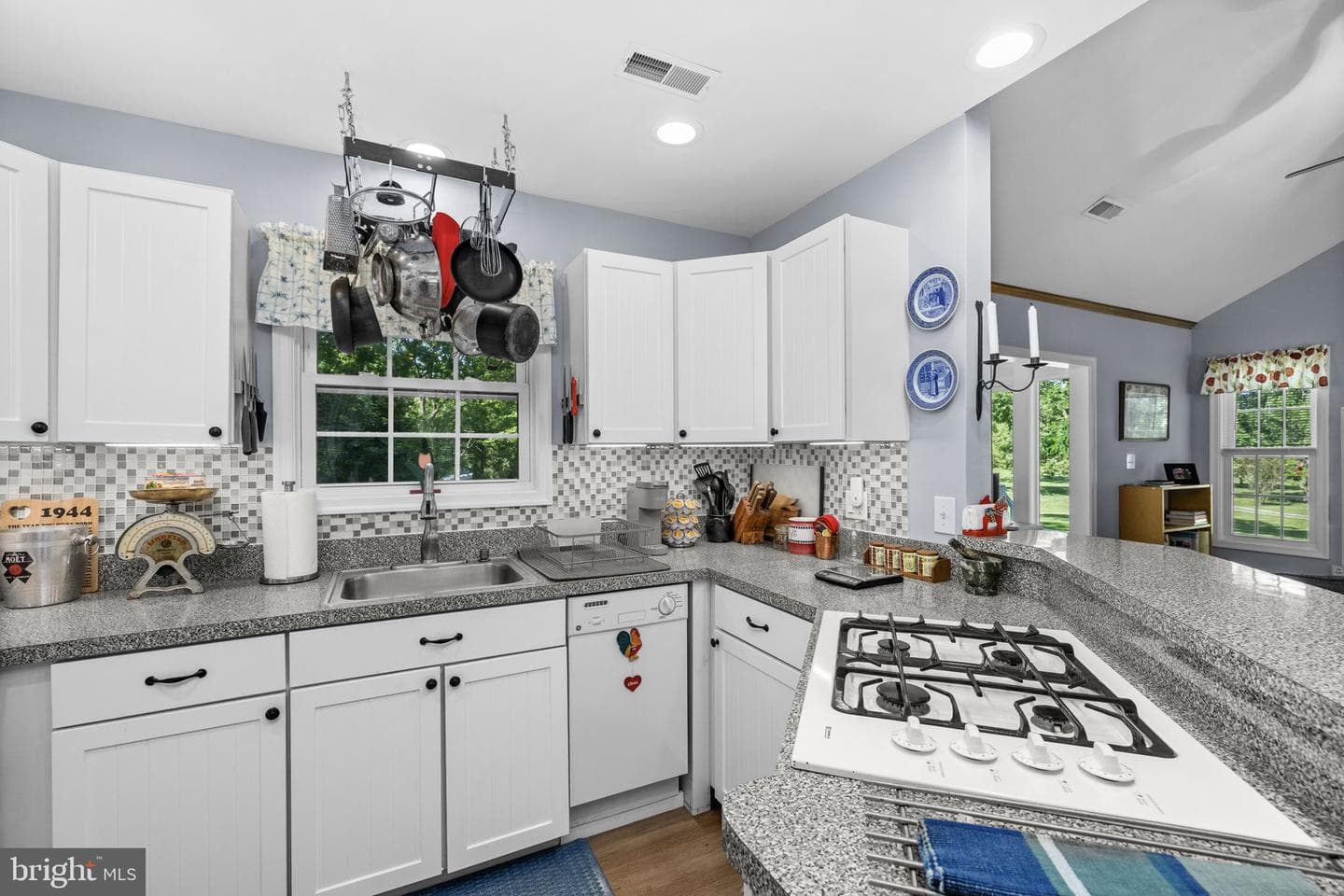 185 Mountain View photo 71