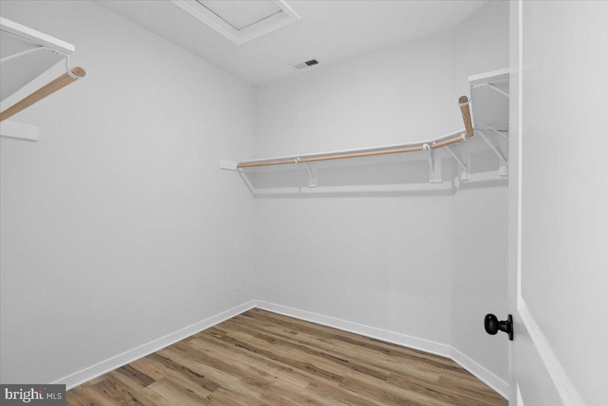 615 Traveller St photo 21