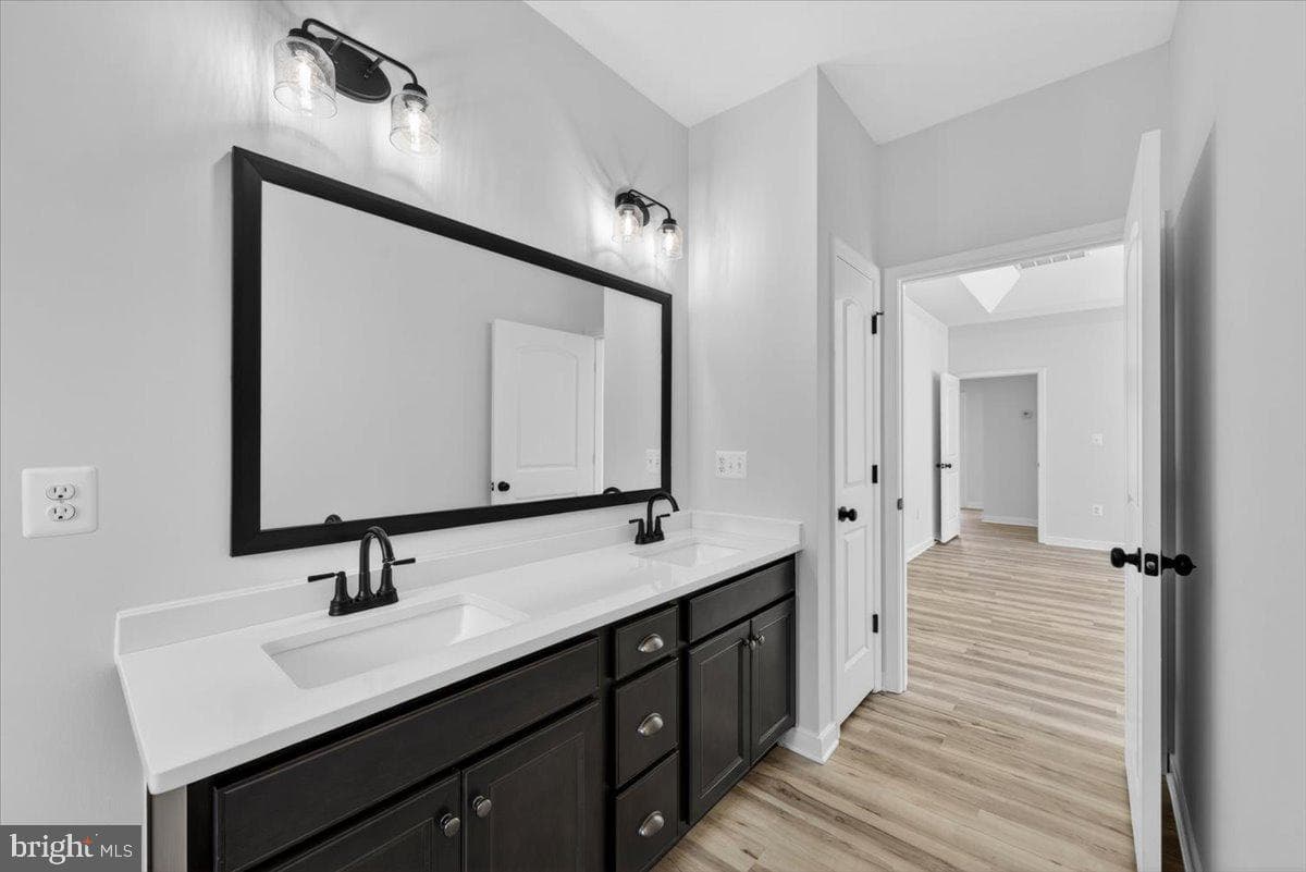 615 Traveller St photo 23