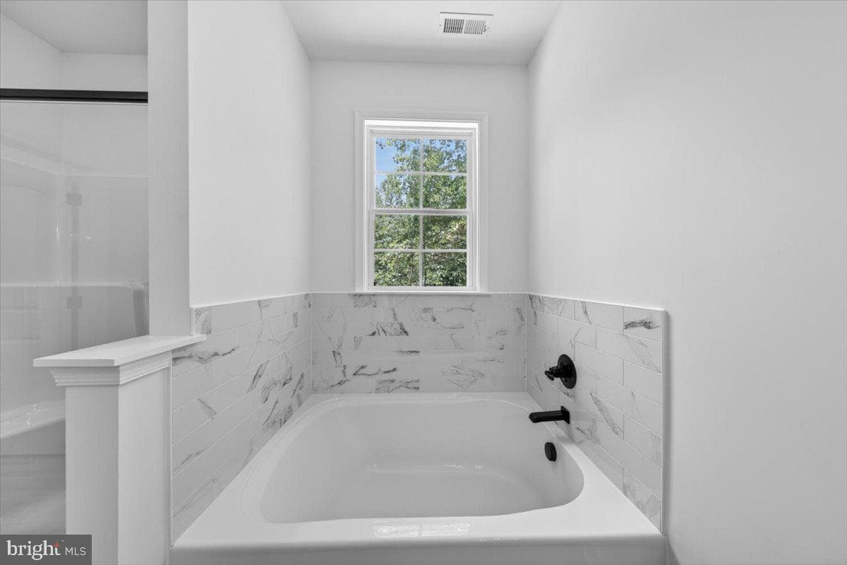 615 Traveller St photo 26