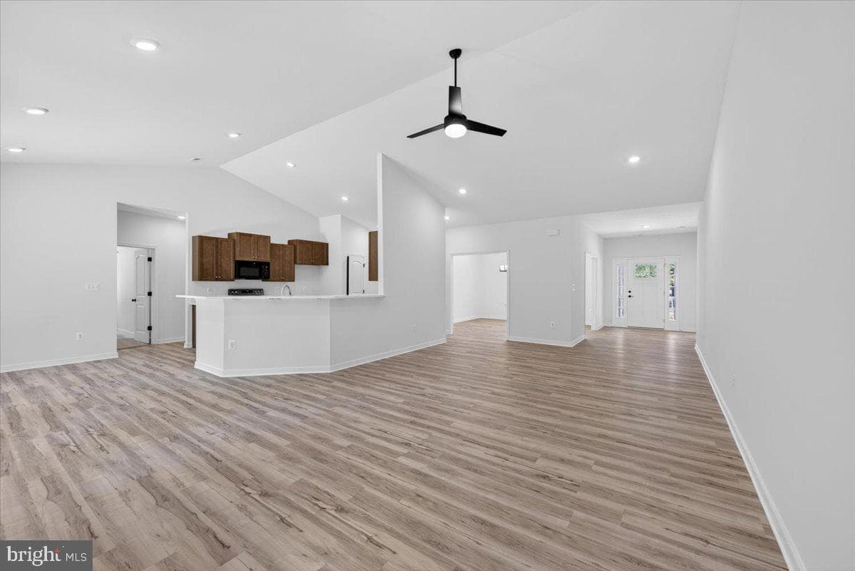 615 Traveller St photo 38