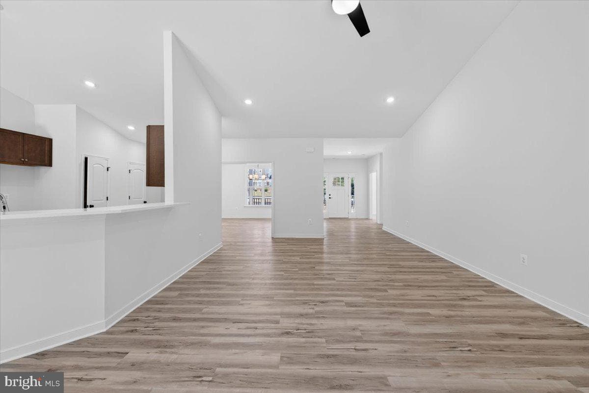 615 Traveller St photo 39