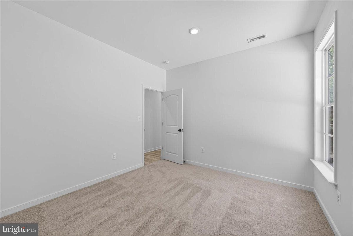 615 Traveller St photo 66