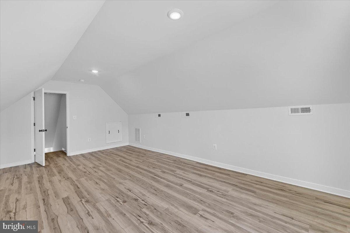 615 Traveller St photo 70