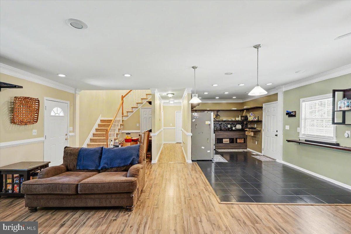 2348 Lindsay Road photo 8