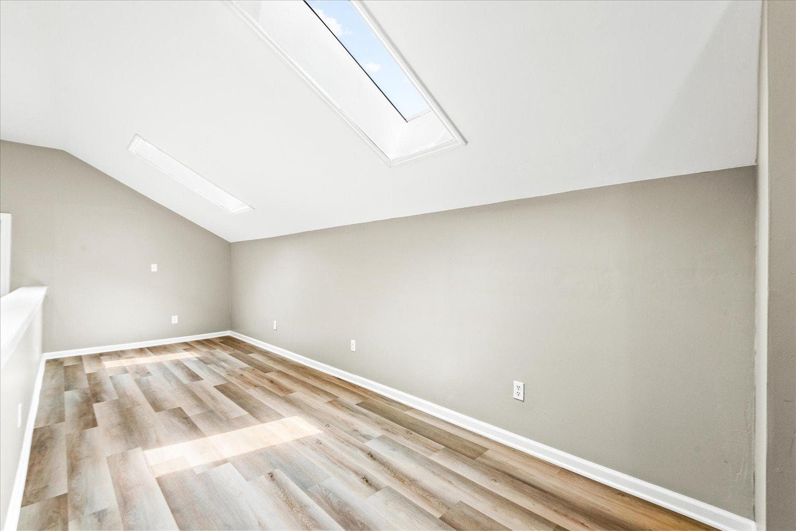 270 Ellis Drive photo 8