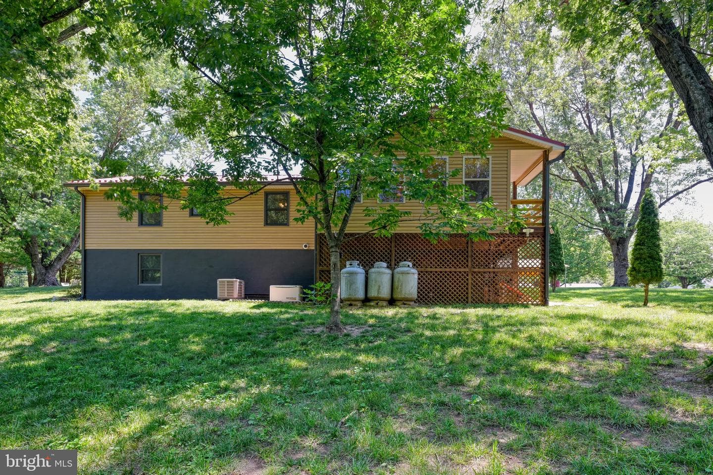 110 Patrick Henry Dr photo 4