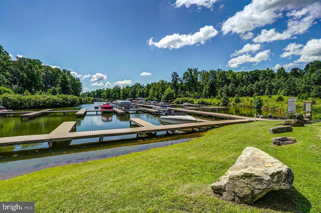 90 Holly Ct photo 6