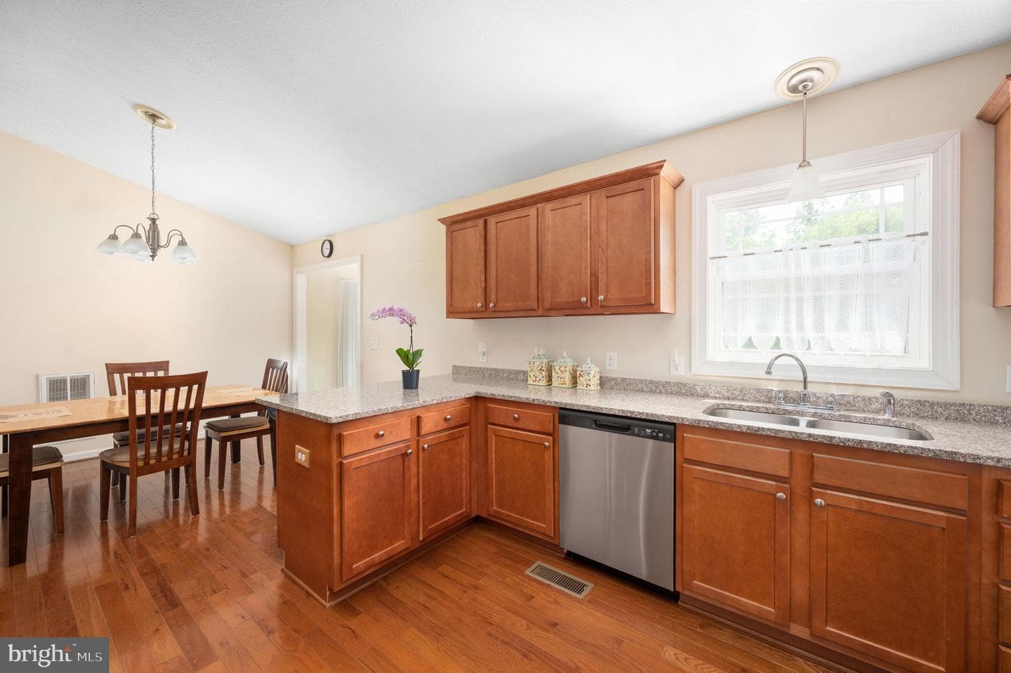160 Lancaster Court photo 30