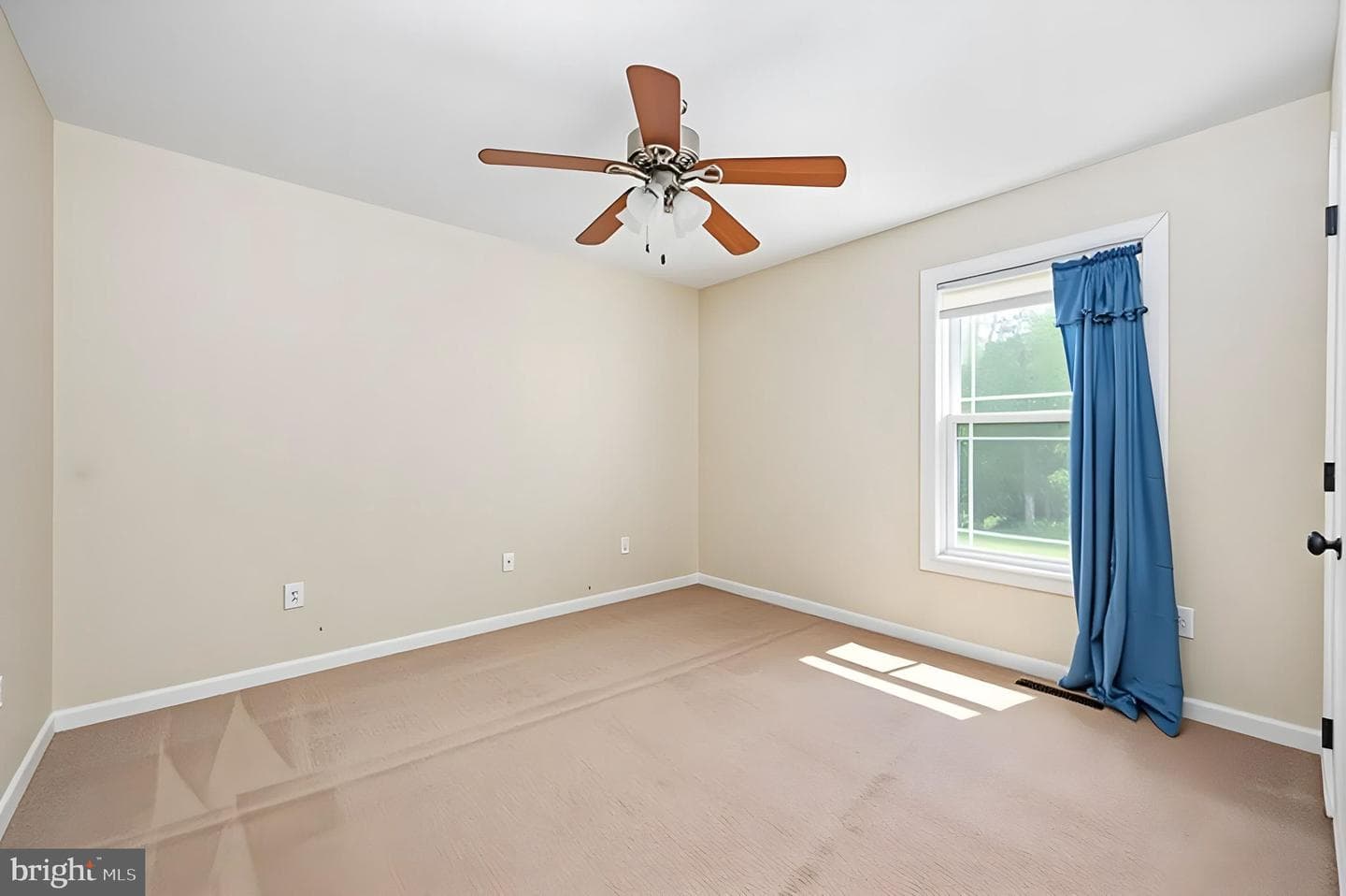 160 Lancaster Court photo 43