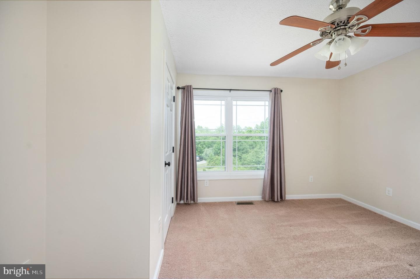 160 Lancaster Court photo 46