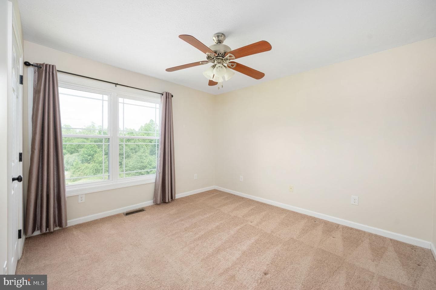 160 Lancaster Court photo 48