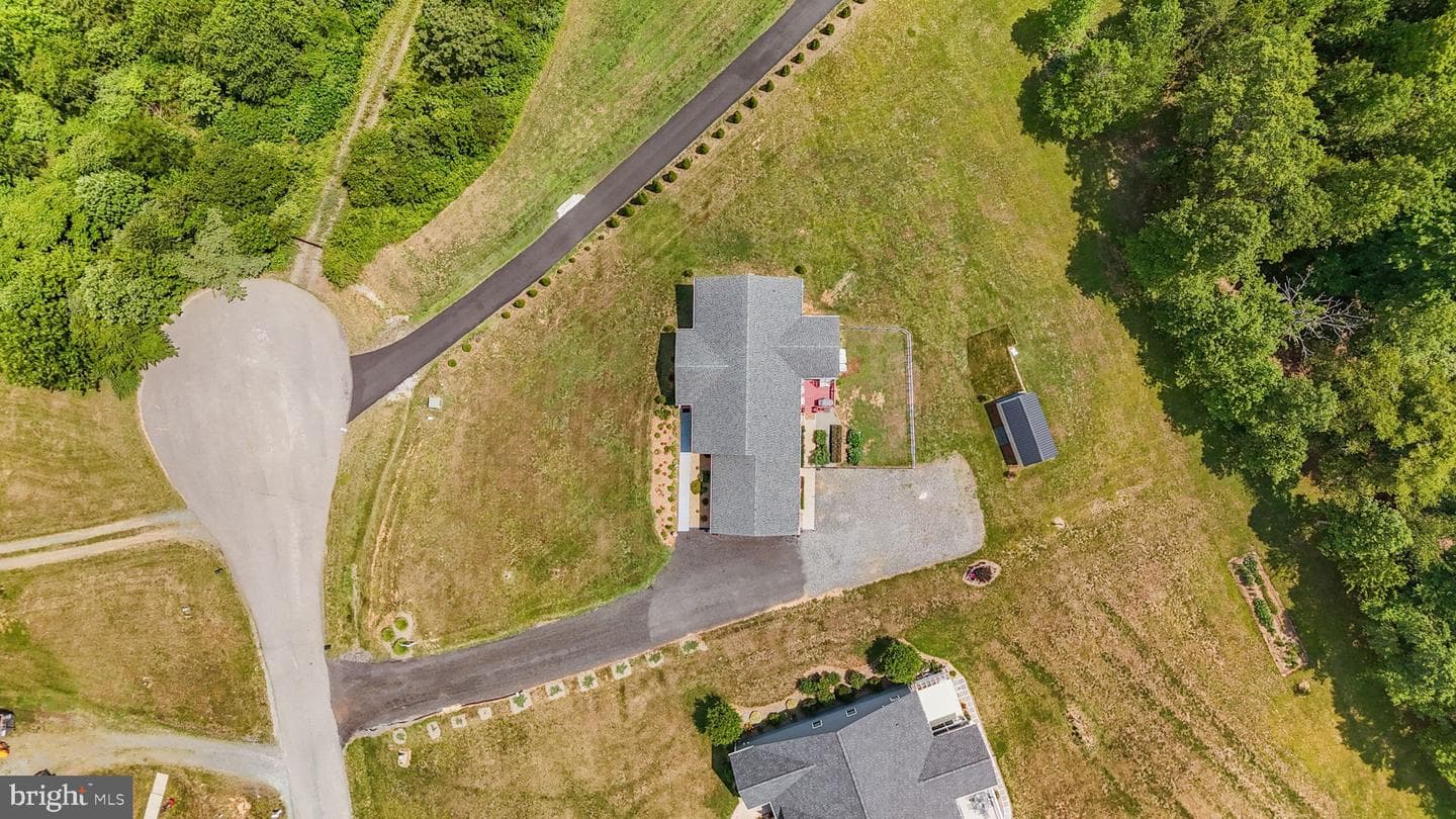 160 Lancaster Court photo 8