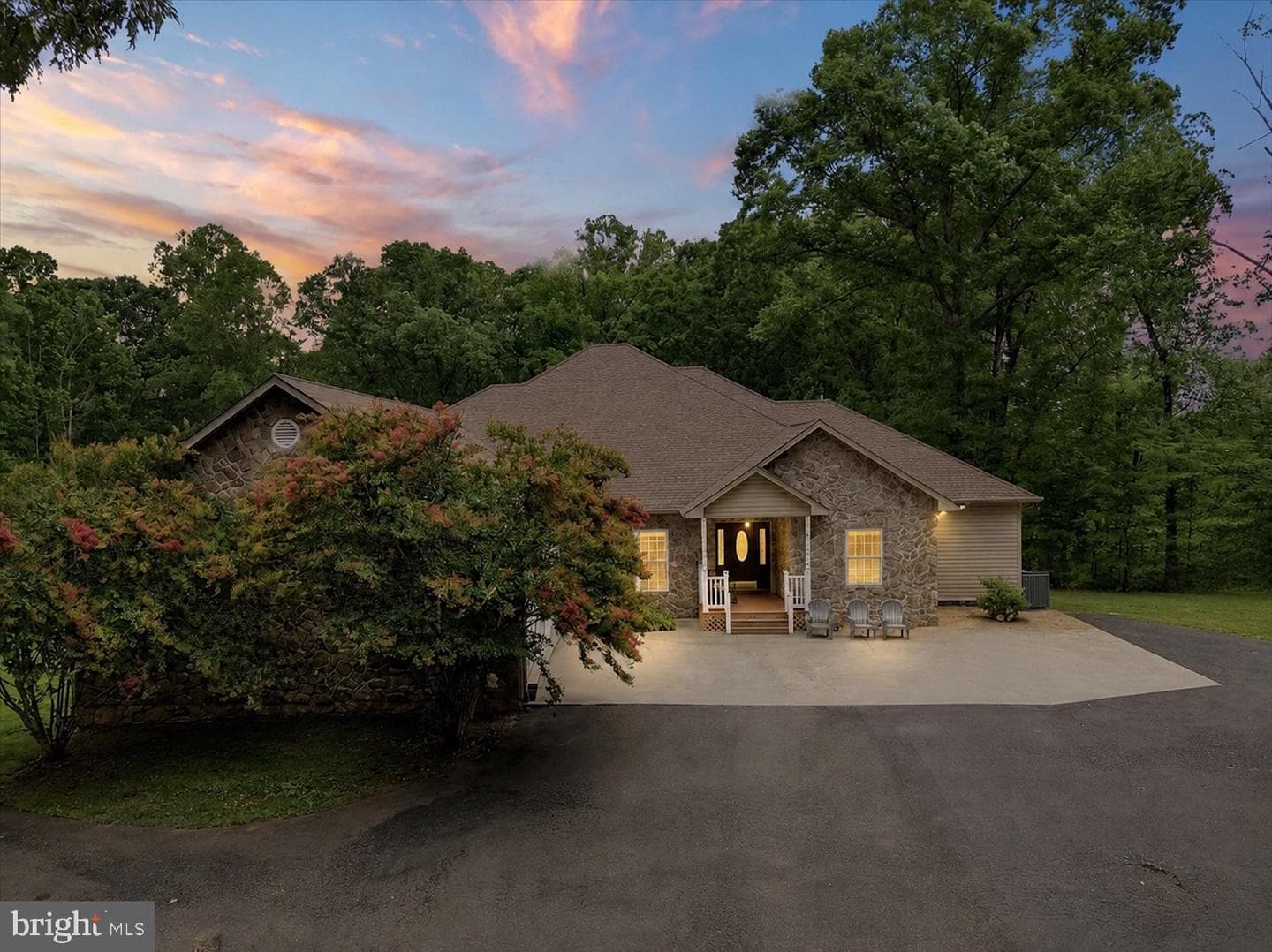 520 Oak Grove Drive photo 1