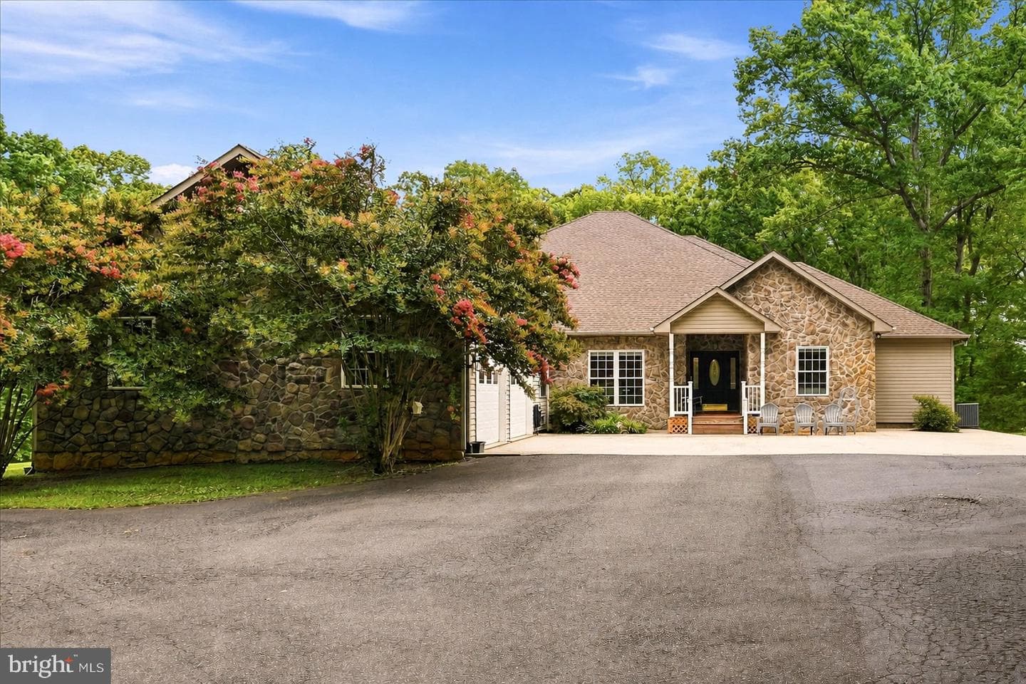 520 Oak Grove Drive photo 3