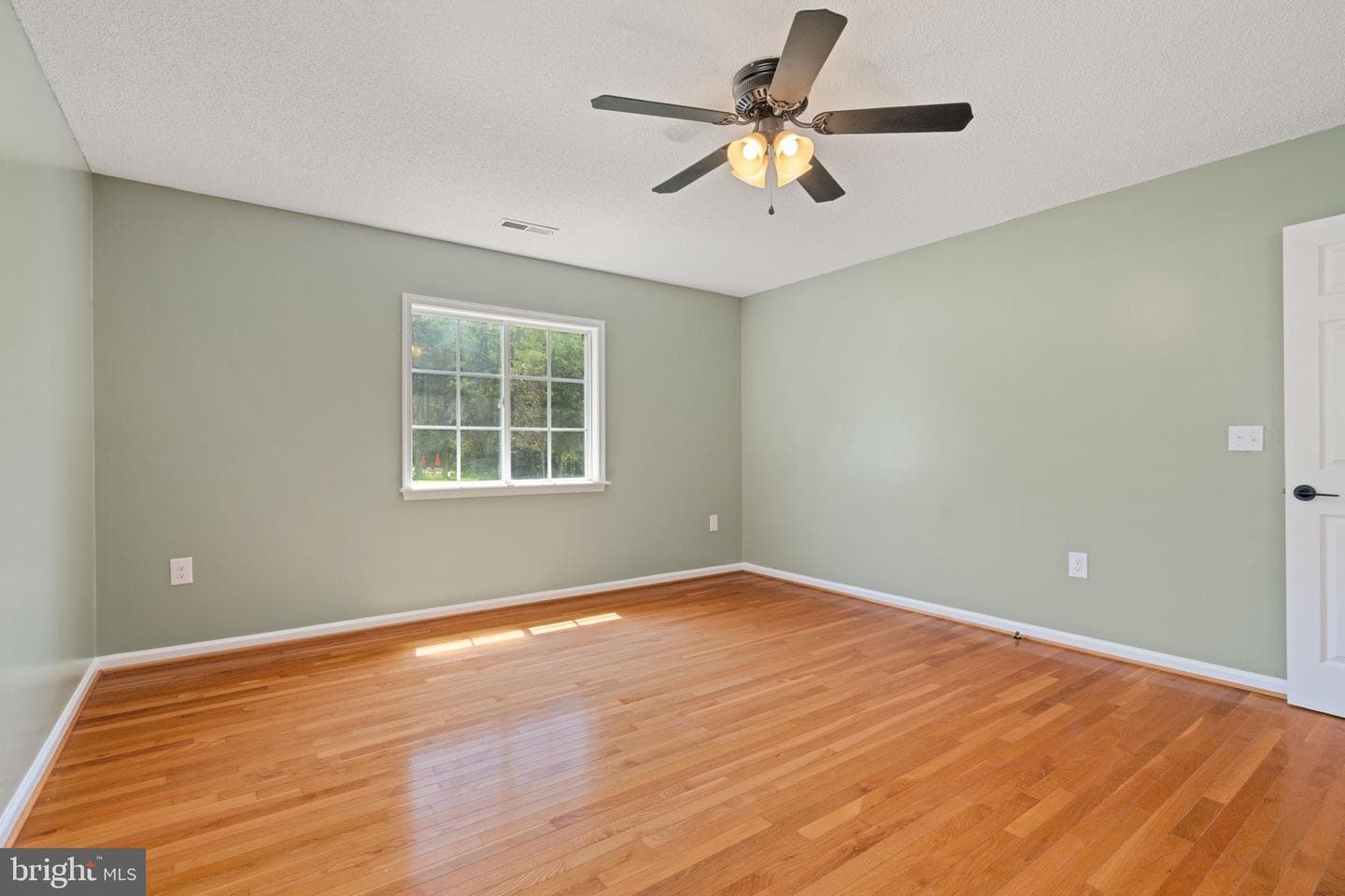 297 N Bluewater Boulevard photo 41