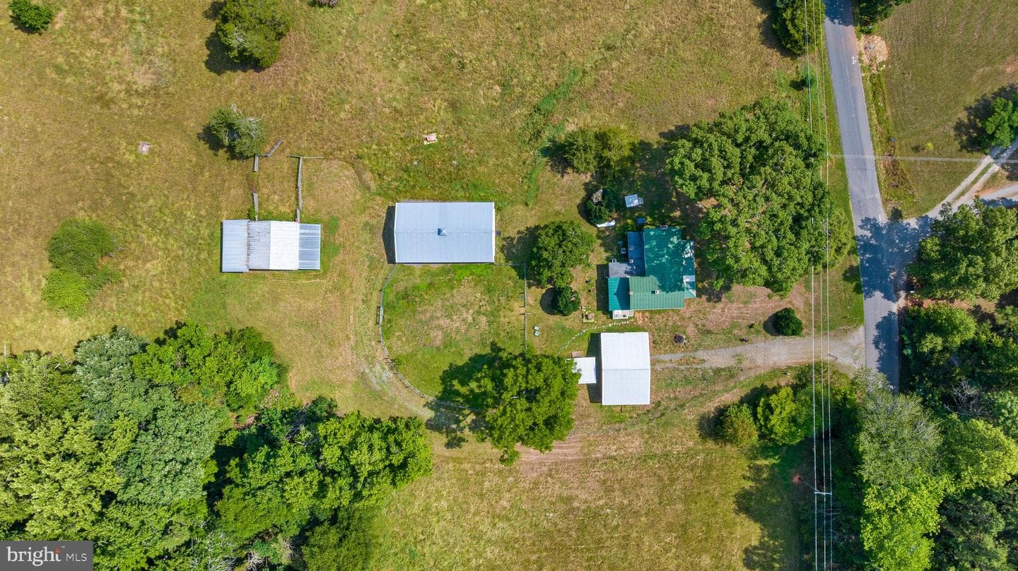 775 Spring Road photo 32