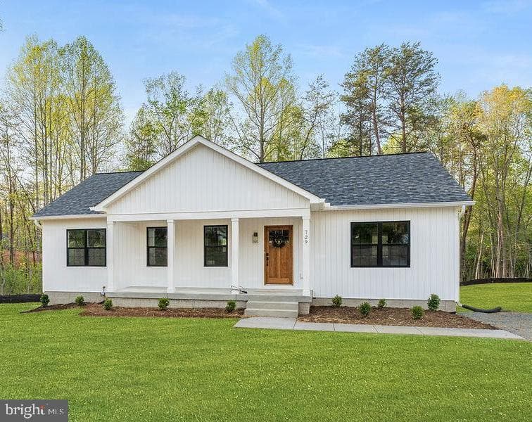 729 Vawter Corner Road, Louisa