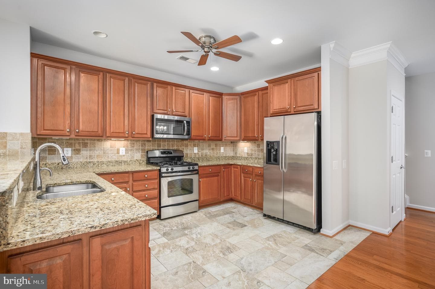 20443 Valley Falls Square photo 15