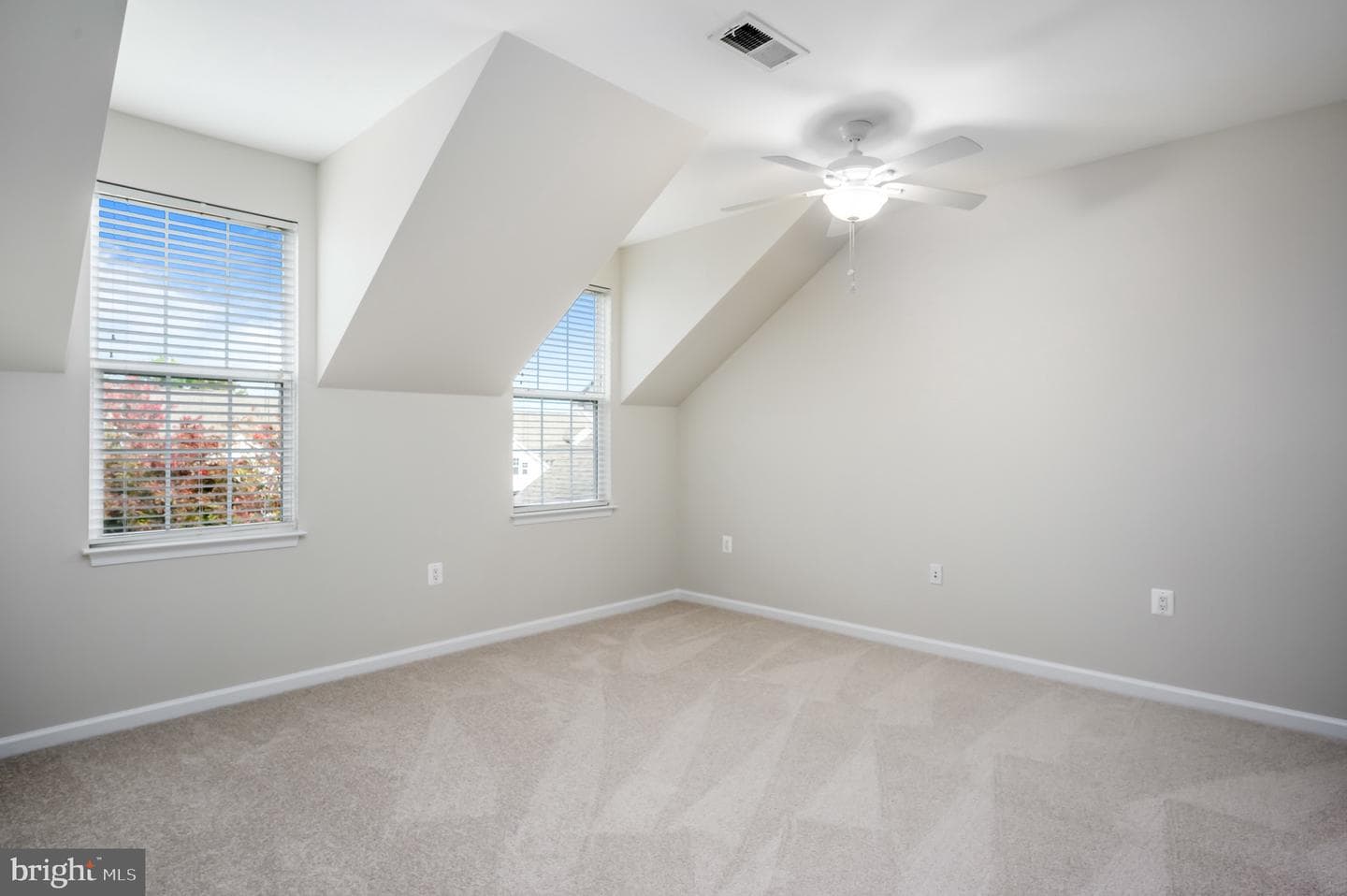 20443 Valley Falls Square photo 32