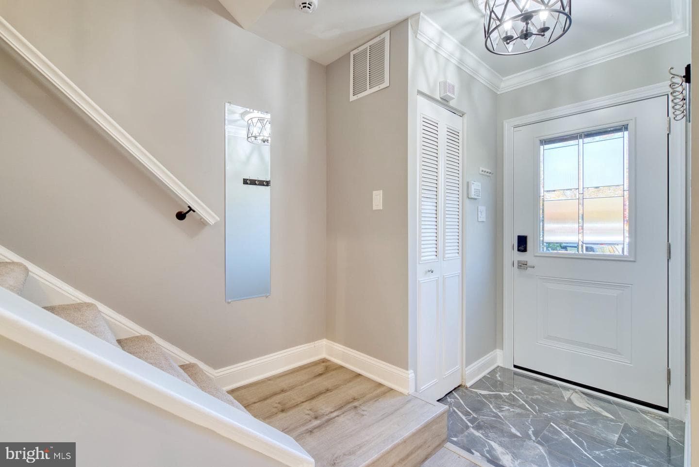 602 Giles Place photo 7
