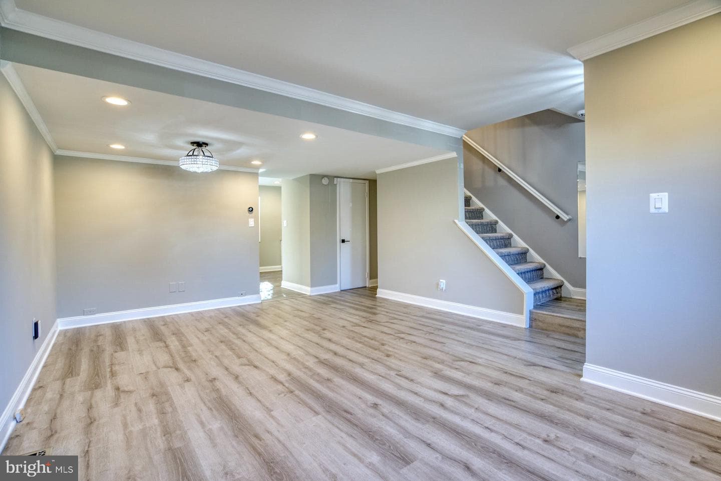 602 Giles Place photo 8