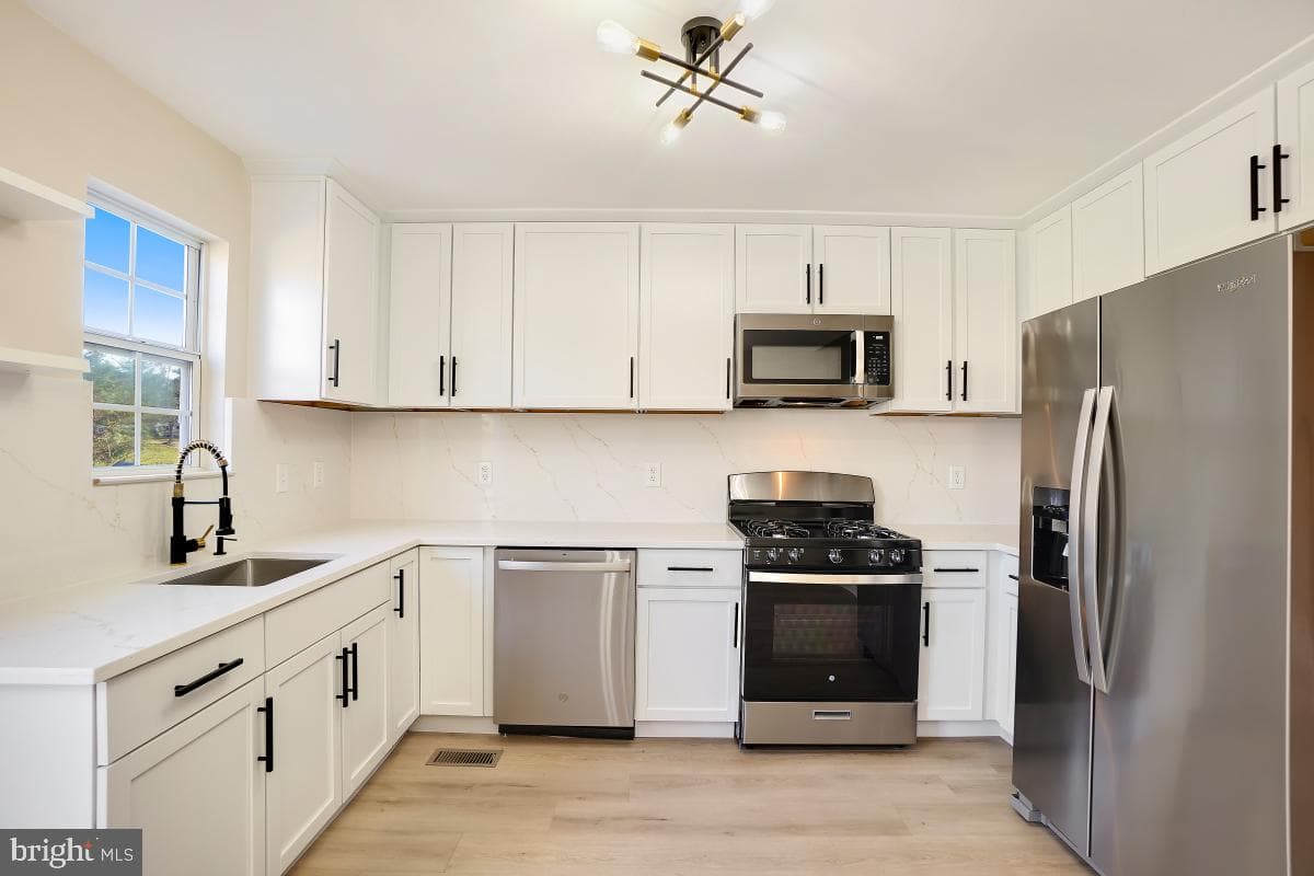 20202 Foothill Terrace photo 14