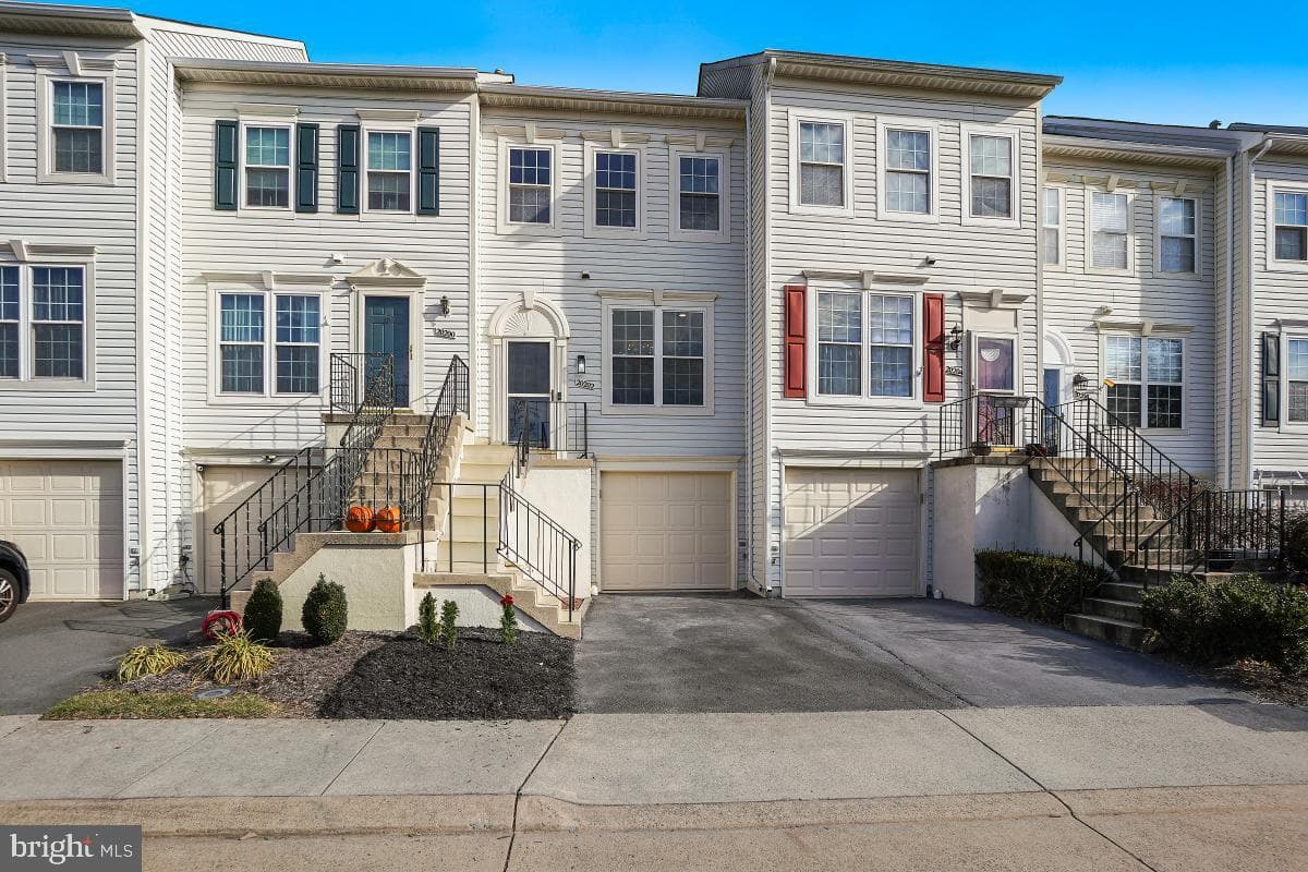 20202 Foothill Terrace photo 2