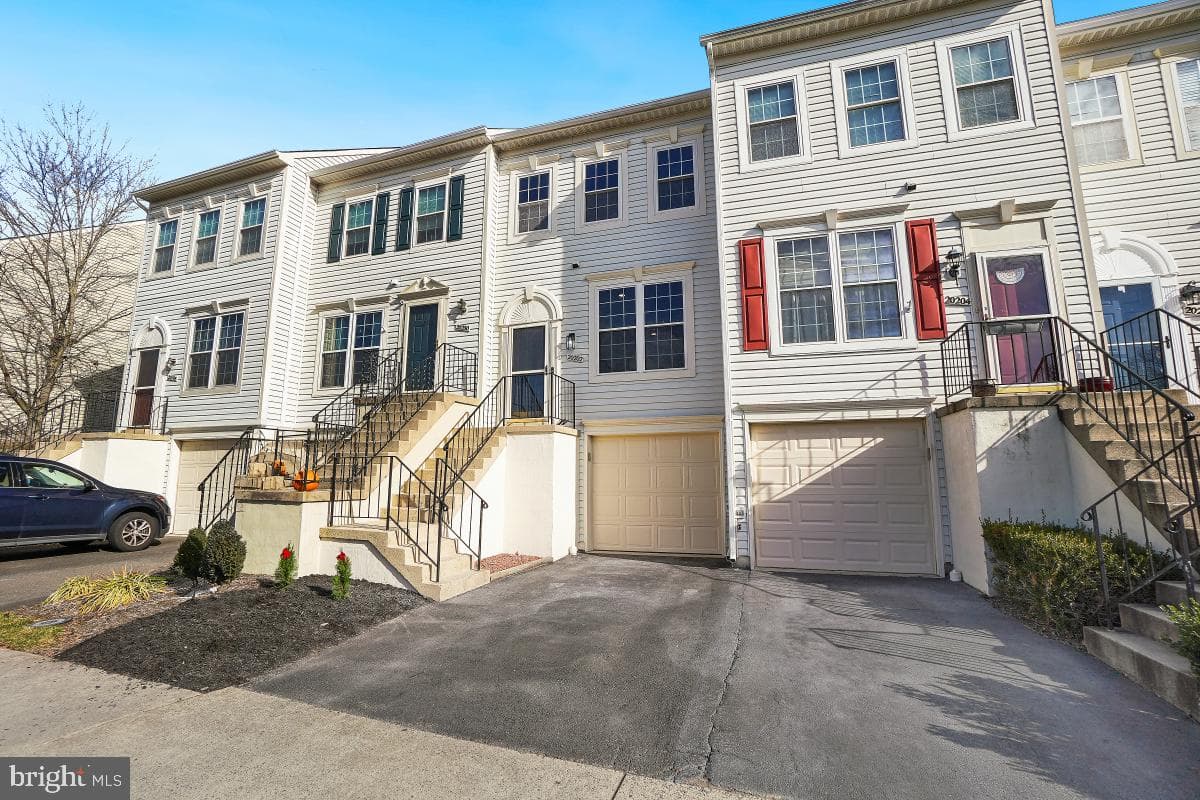 20202 Foothill Terrace photo 4
