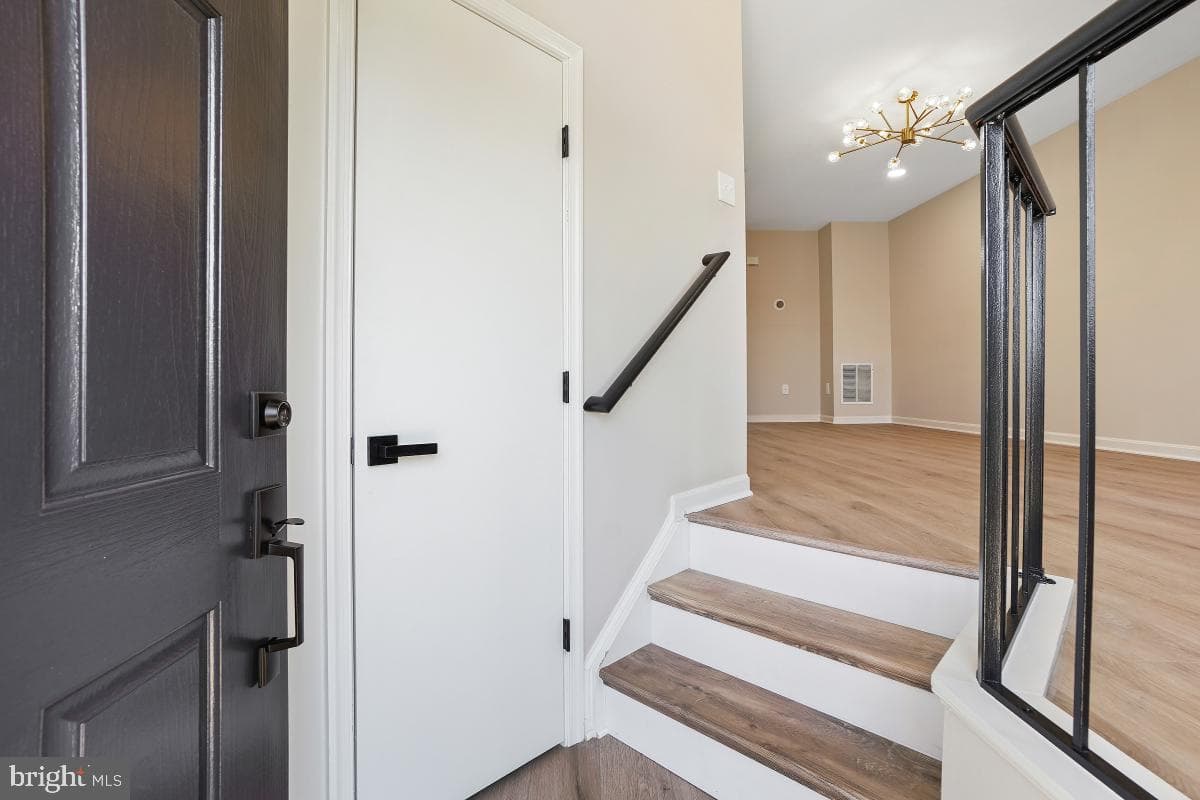20202 Foothill Terrace photo 6