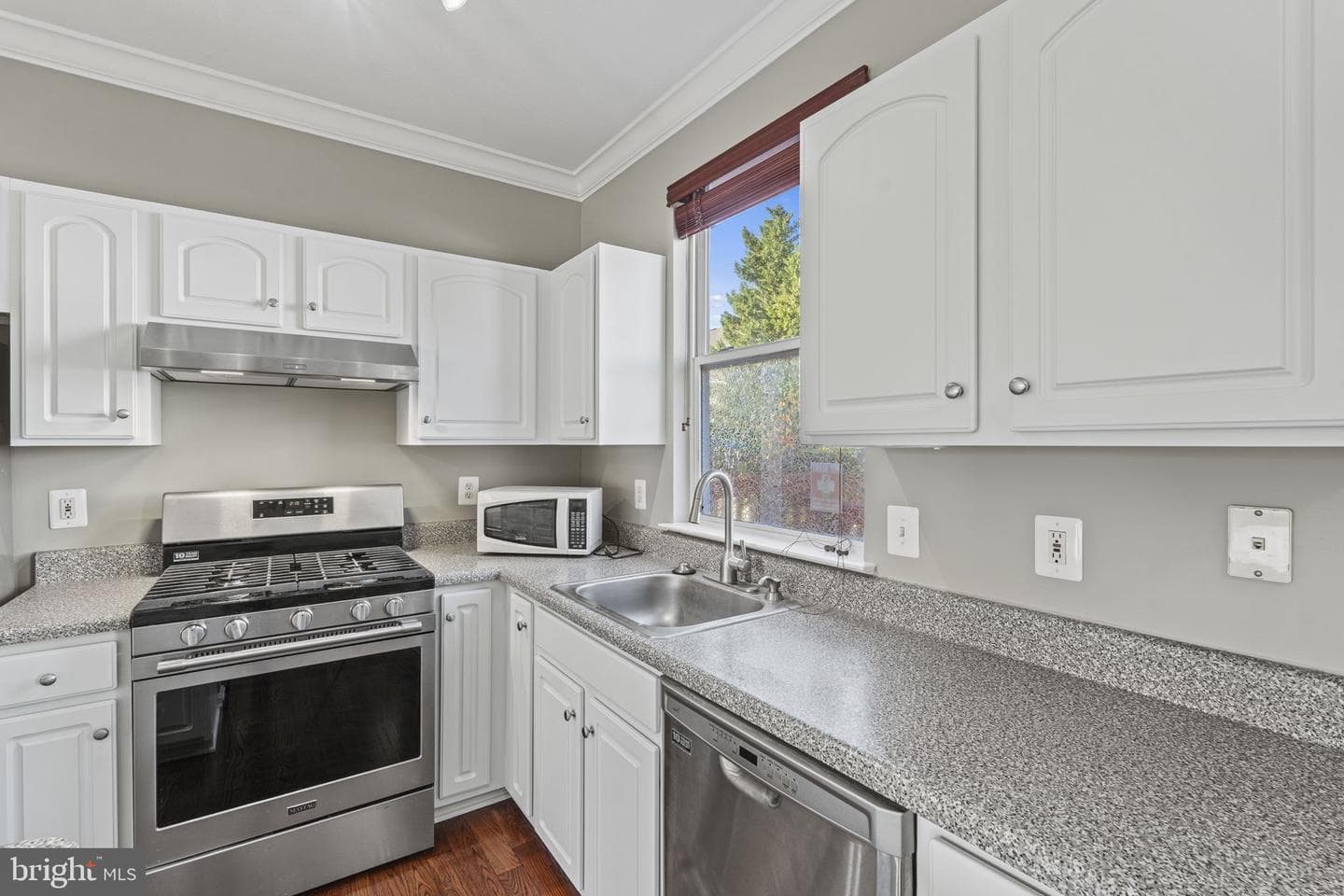 21813 Kelsey Square photo 13